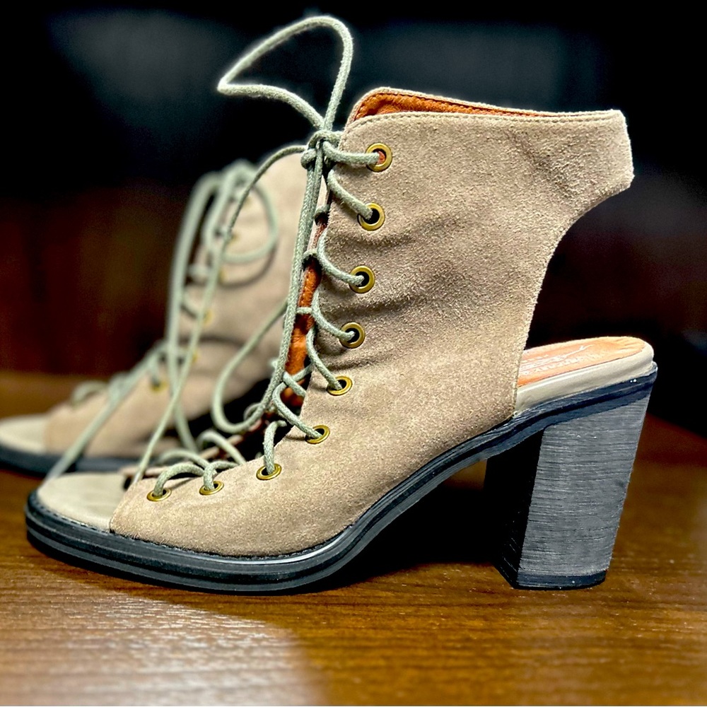 Jeffrey Campbell Sandal, Size 8M